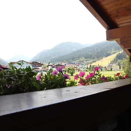 Haus Amadeo Guest house